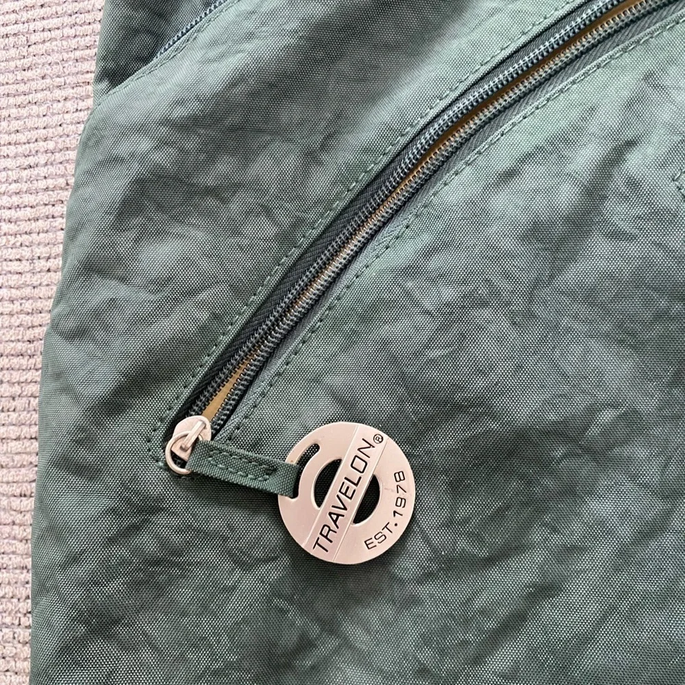 Travelon Stylish Green Crossbody Bag - Picture 4 of 9